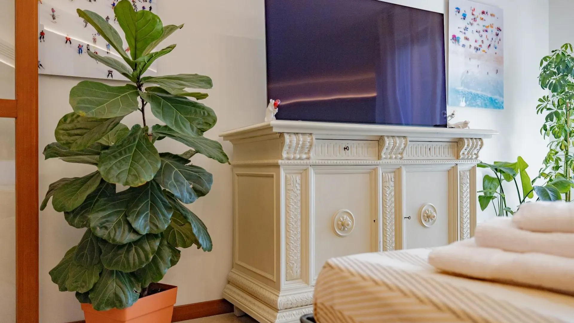 Elegance & Comfort Central Station 500Mt -15Minuti Duomo Milan 0*,  Italy